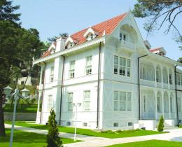 Ataturk Mansion Museum (Atatürk Köşkü Müzesi)
